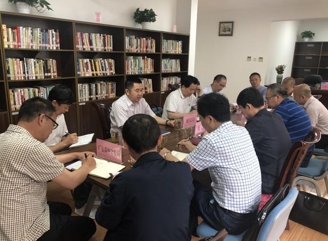 广安市常务副市长徐志文来中国社会经济调查研究中心西南中心座谈