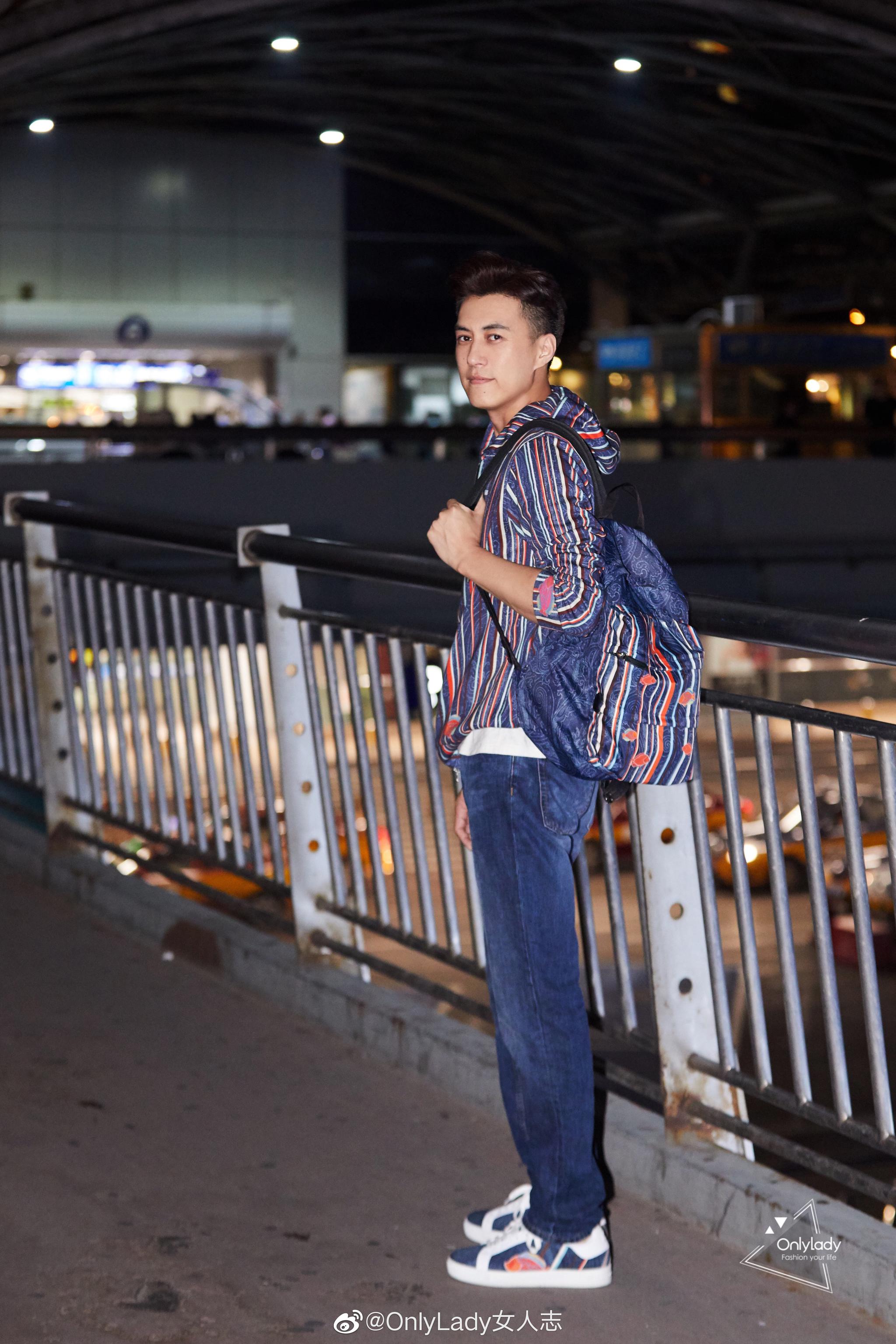 etro艾绰大中华区品牌大使靳东身穿由他参与设计的佩斯里奇幻海洋