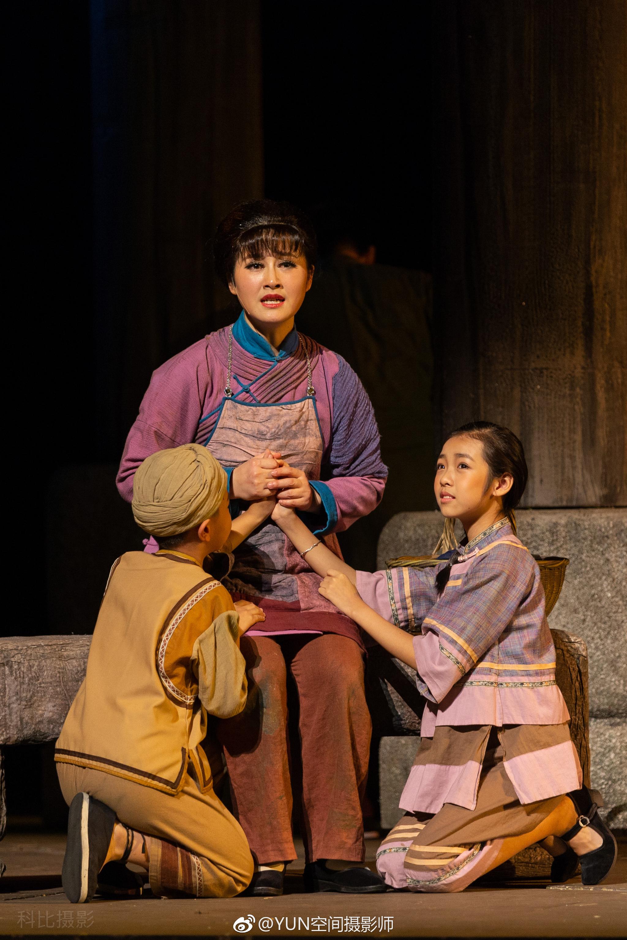 福建省歌舞剧院青年女高音歌唱家谢冰华在大型歌剧《松毛岭之恋》里的