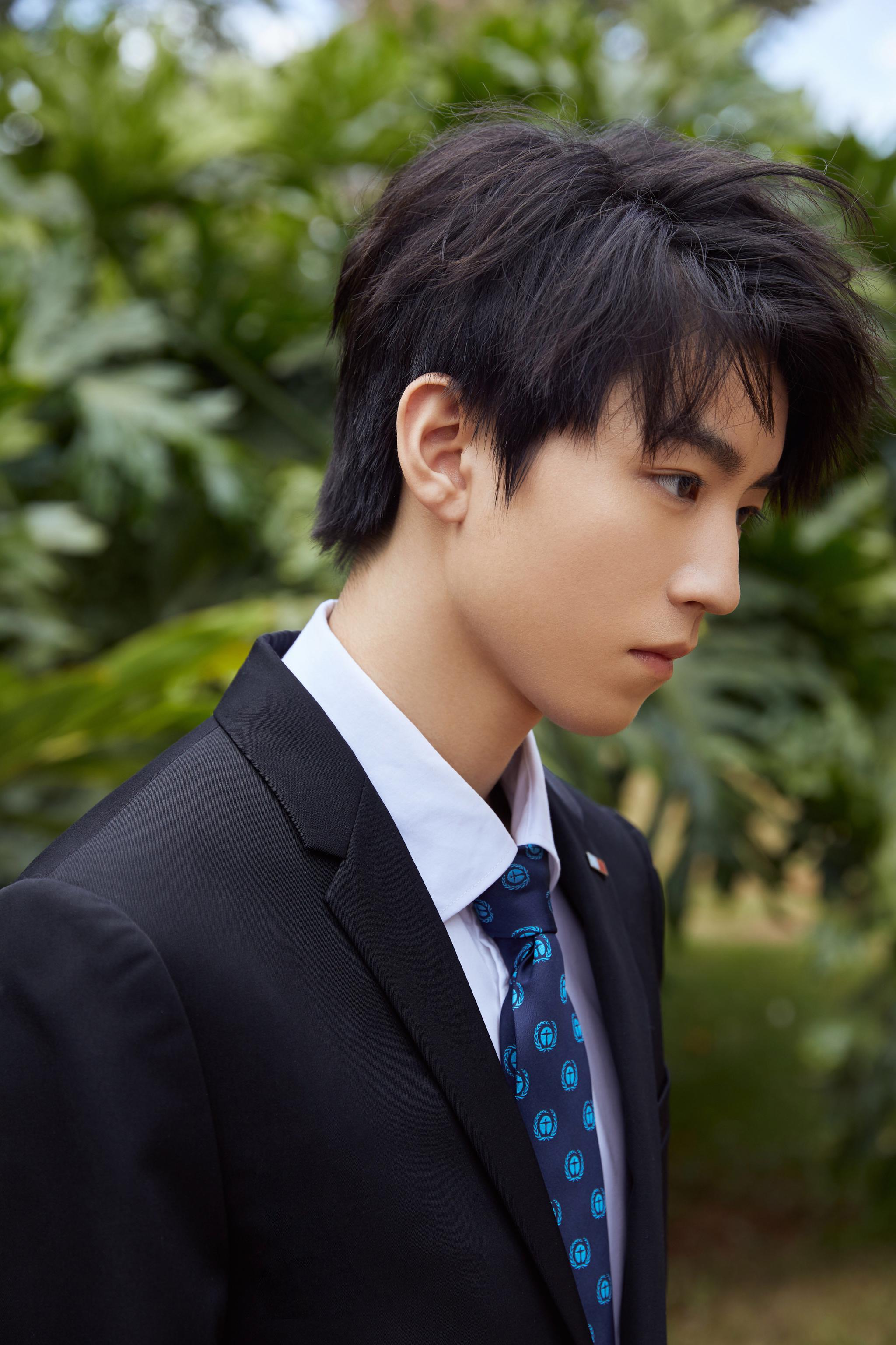 作为联合国环境署亲善大使的@tfboys-王俊凯