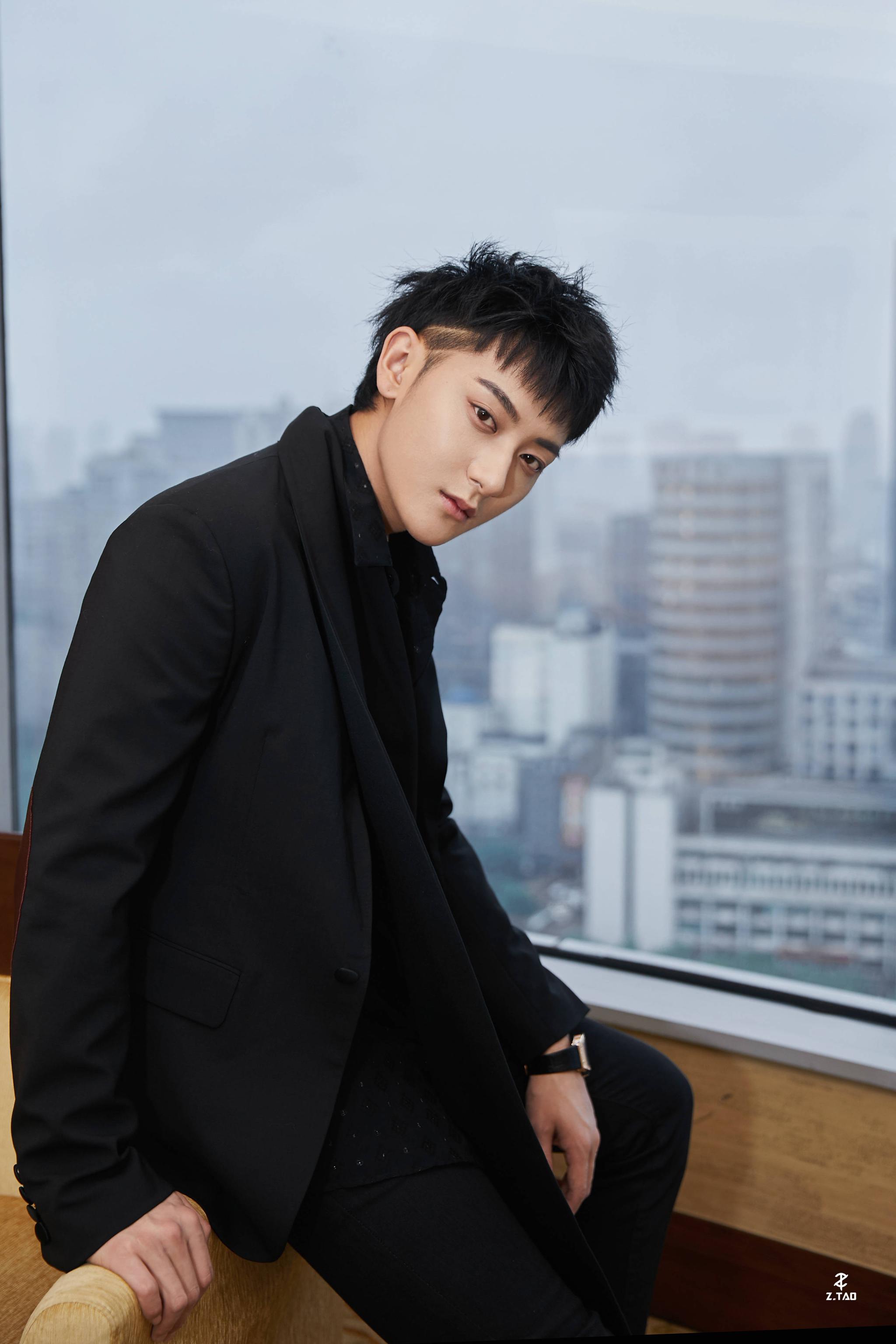 黄子韬@猜猜下个会是谁 全新ep《art is blue》track 1单曲《不劳不获