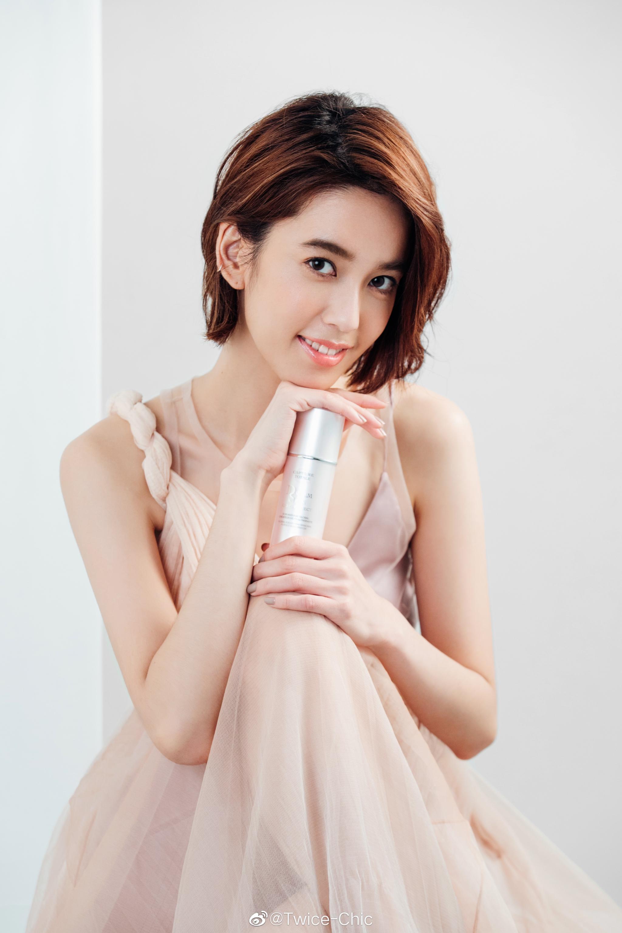 陈庭妮 | 还记得《比悲伤更悲伤的故事》里那个桥下爬在车窗上的镜头