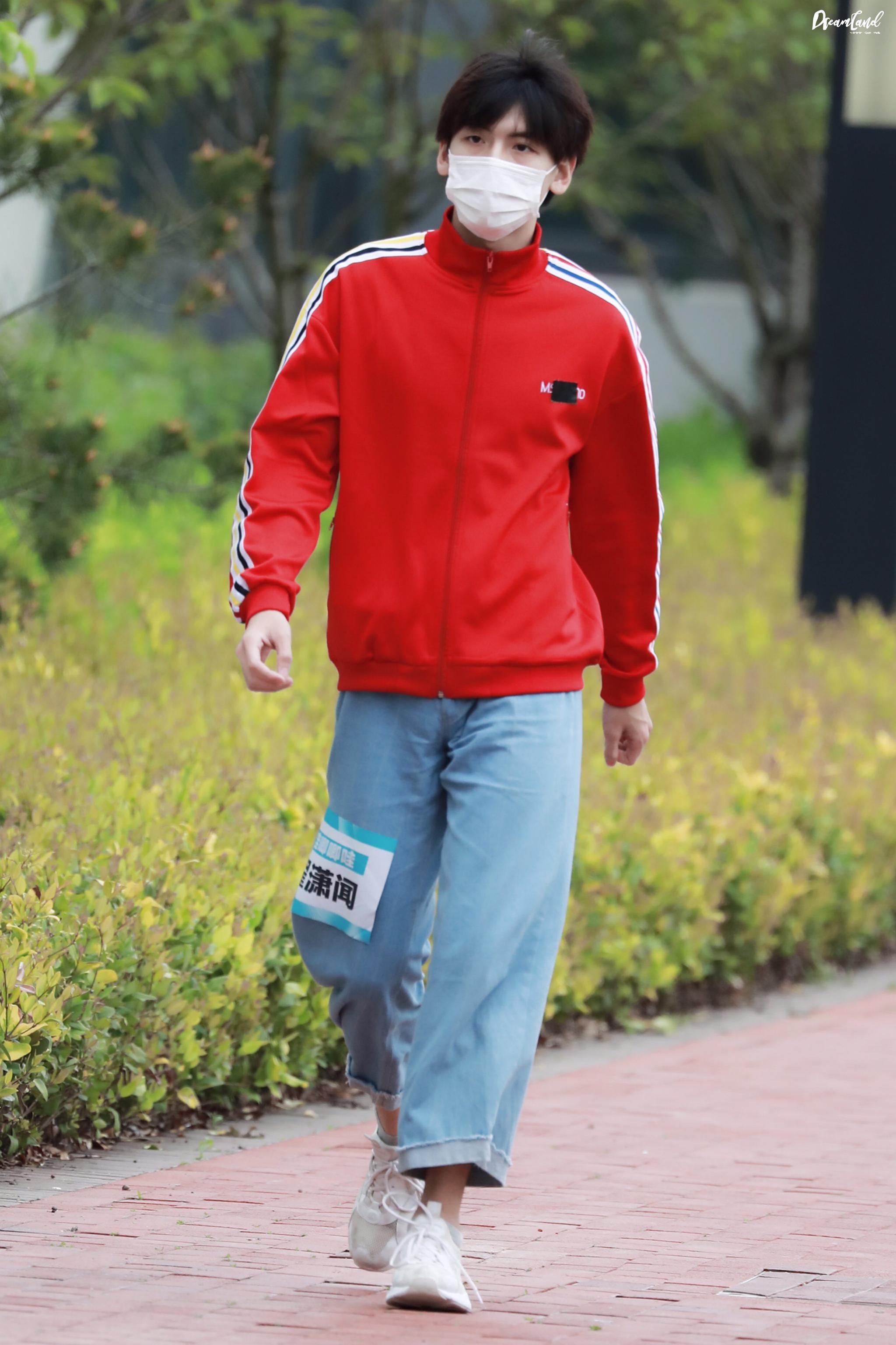 红红火火恍恍惚惚的可爱少年不仅帅气亮眼还超显白r1se翟潇闻