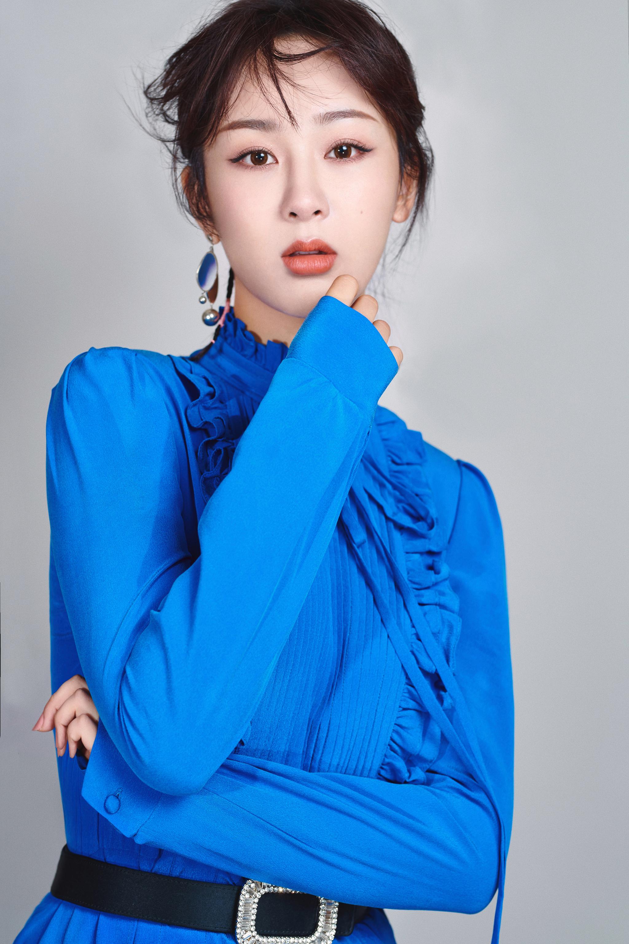 今日活动大图来啦～@杨紫 一袭蓝色长裙知性浪漫|杨紫|知性|陆文_新浪