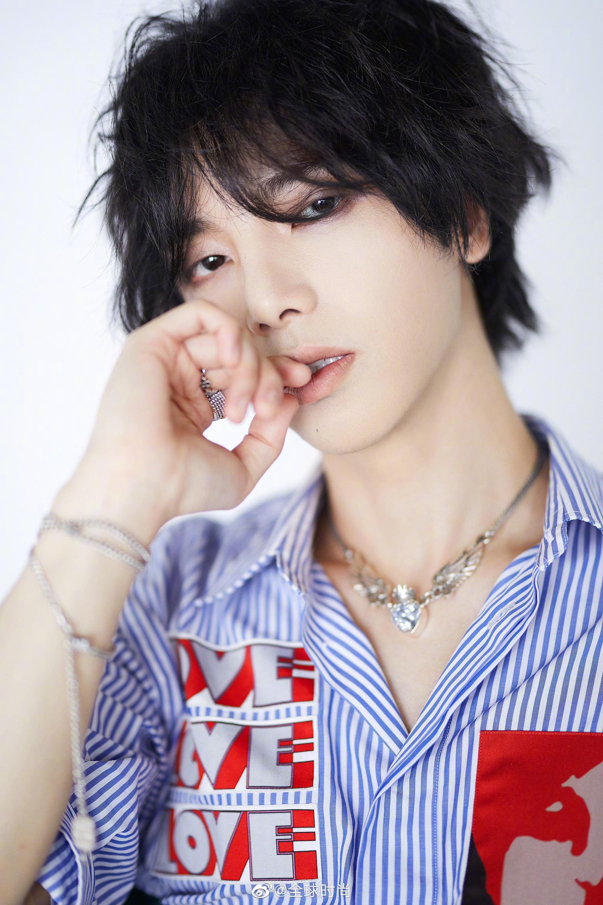 华晨宇的羊毛卷短发必须拥有姓名,本就是日系少年风的花花