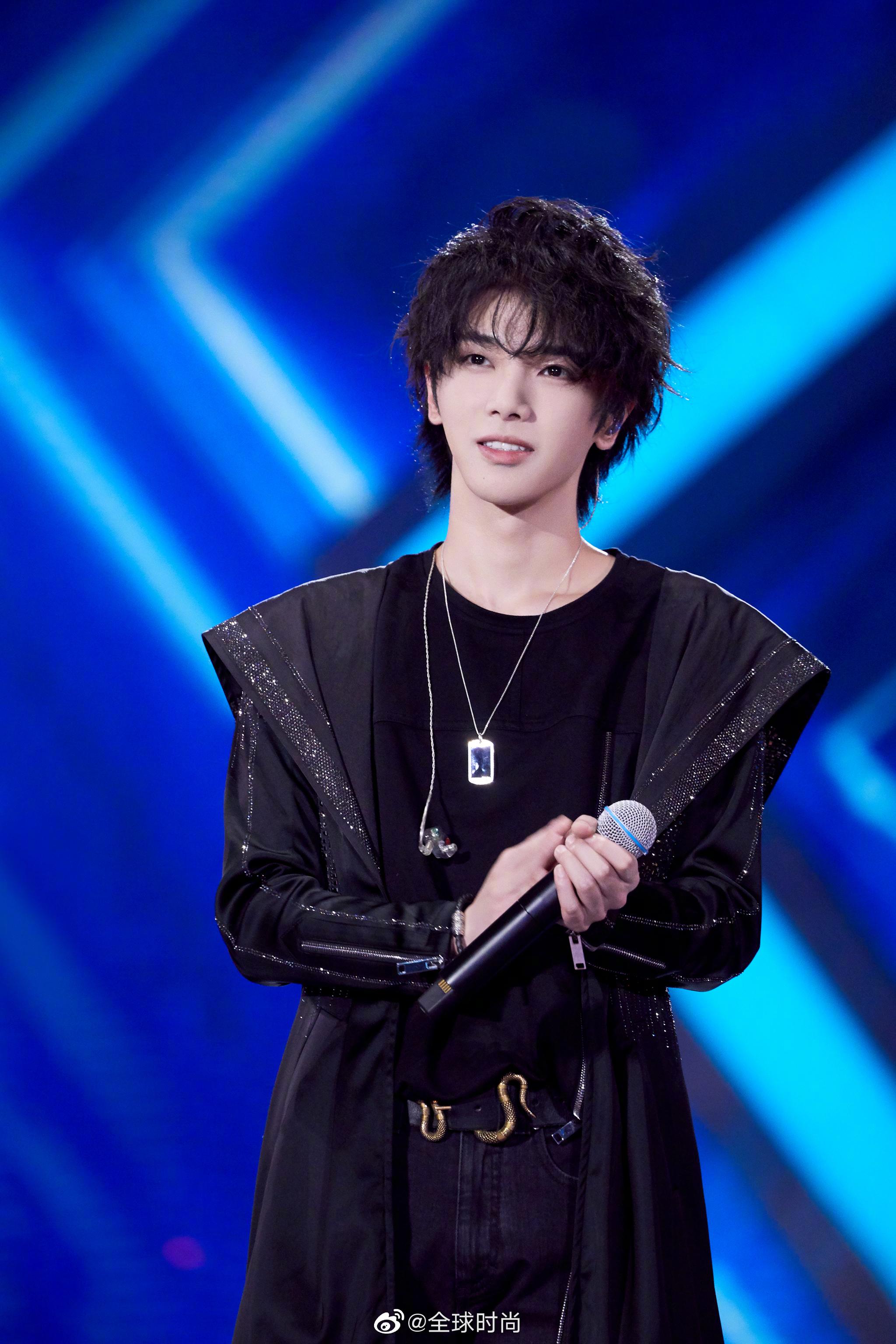 华晨宇的羊毛卷短发必须拥有姓名,本就是日系少年风的花花