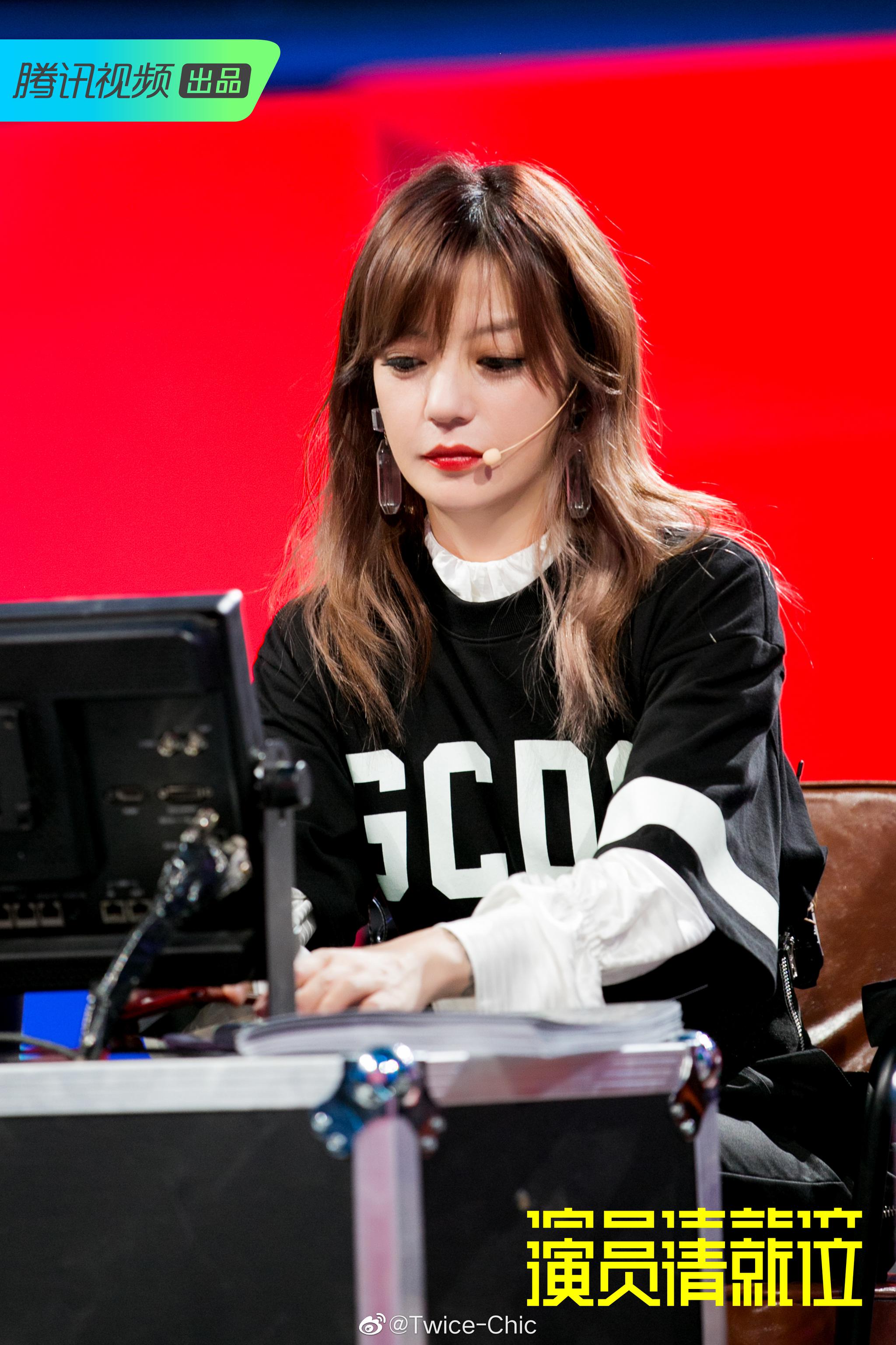 赵薇造型,栗色微卷,枫叶红唇色