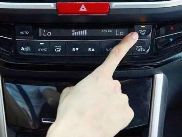 才知道车内这个按钮除雾效果很好,后悔现在才知道-新浪汽车