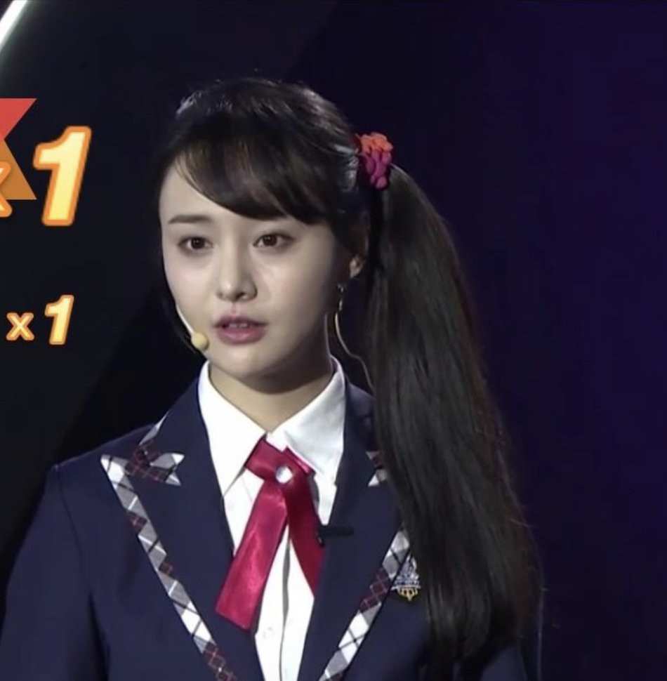 郑爽生日会穿校服再现楚雨荨自称五年内没有结婚计划