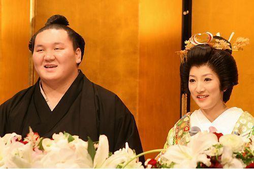 年收入近千万,体重800斤如今却因肥胖离世|年收入|亚伯勒|体重_新浪