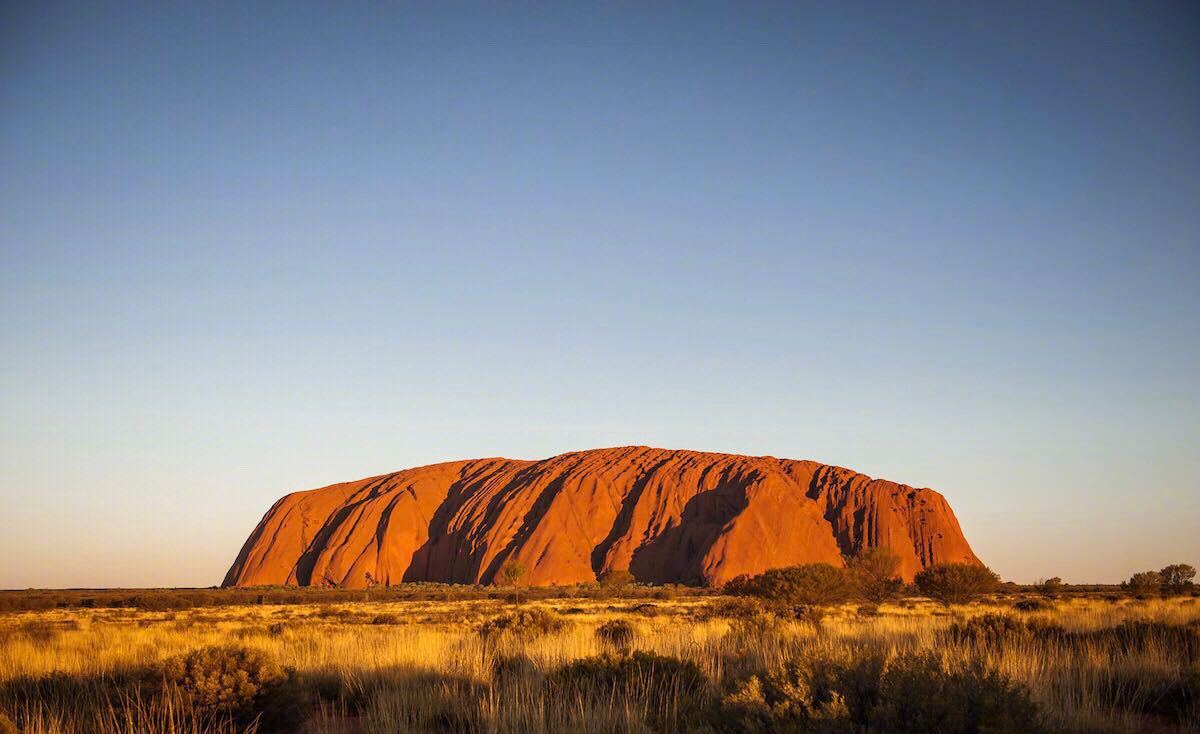 乌鲁鲁巨岩丨位于澳大利亚北领地,位于整个澳大利亚大陆的中心|乌鲁鲁