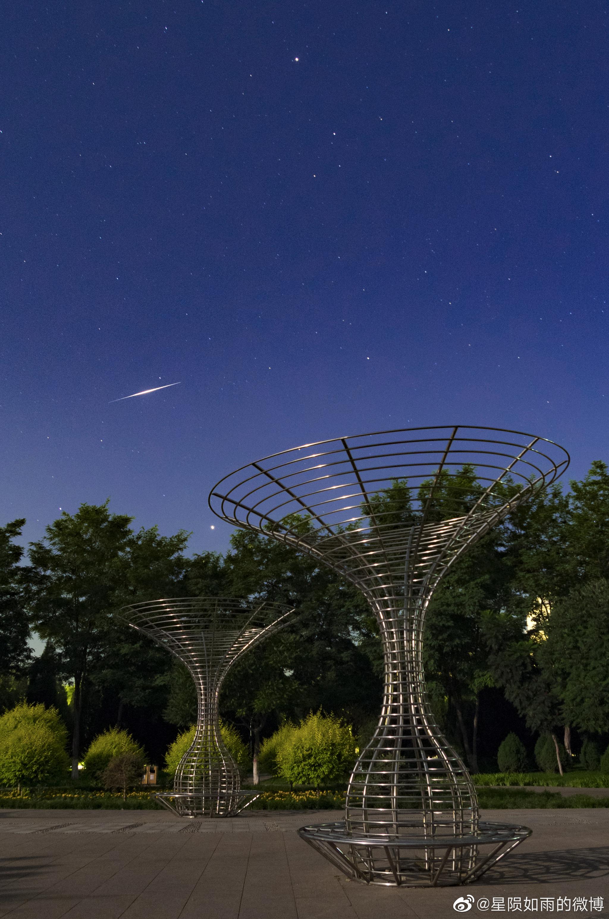 找出来了自己拍摄的三次铱星闪光,它们永远只会停留在照片上了