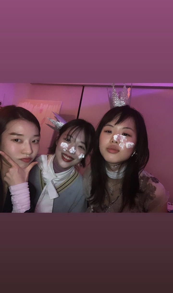 崔雪莉私服 生活照更新 与朋友的聚会 皮肤超好的水蜜桃少女