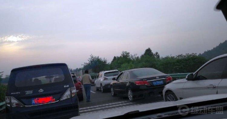 五一小长假回顾：他们都是纯电动车主 他们都堵在了路上