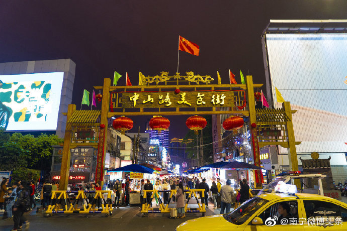 香港小吃一条街在哪 又好吃有廉价 (香港小吃一条街)