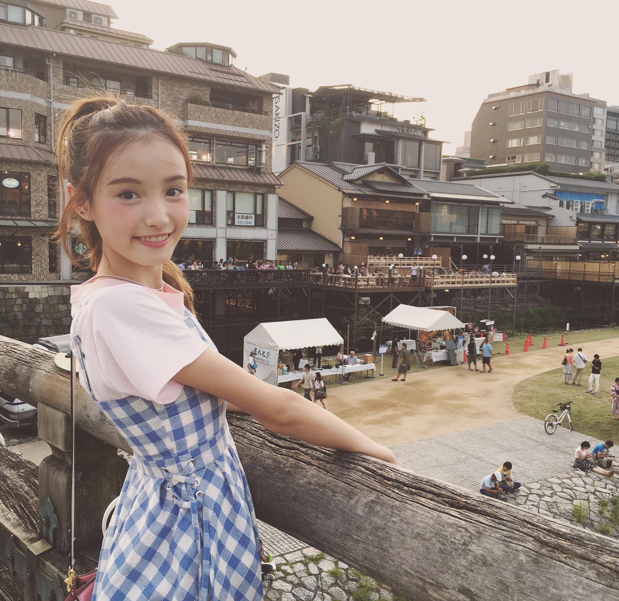 分享活力四射的美少女 林小宅