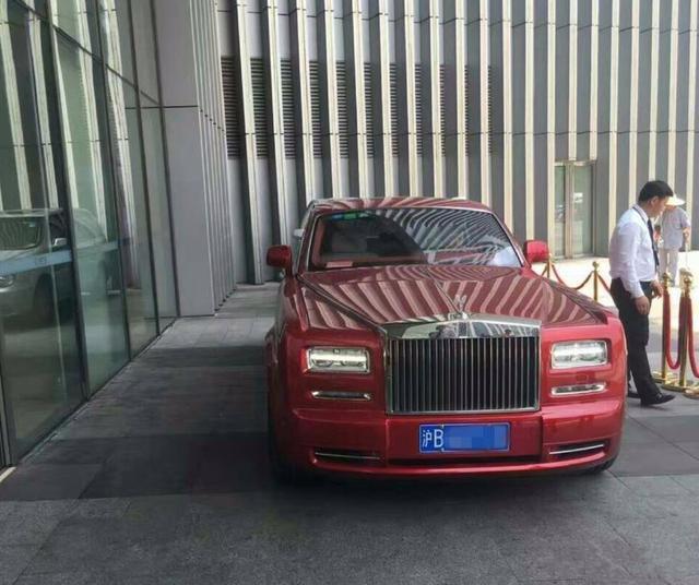 价值500万的新车被调侃:连顶都没有,真惨