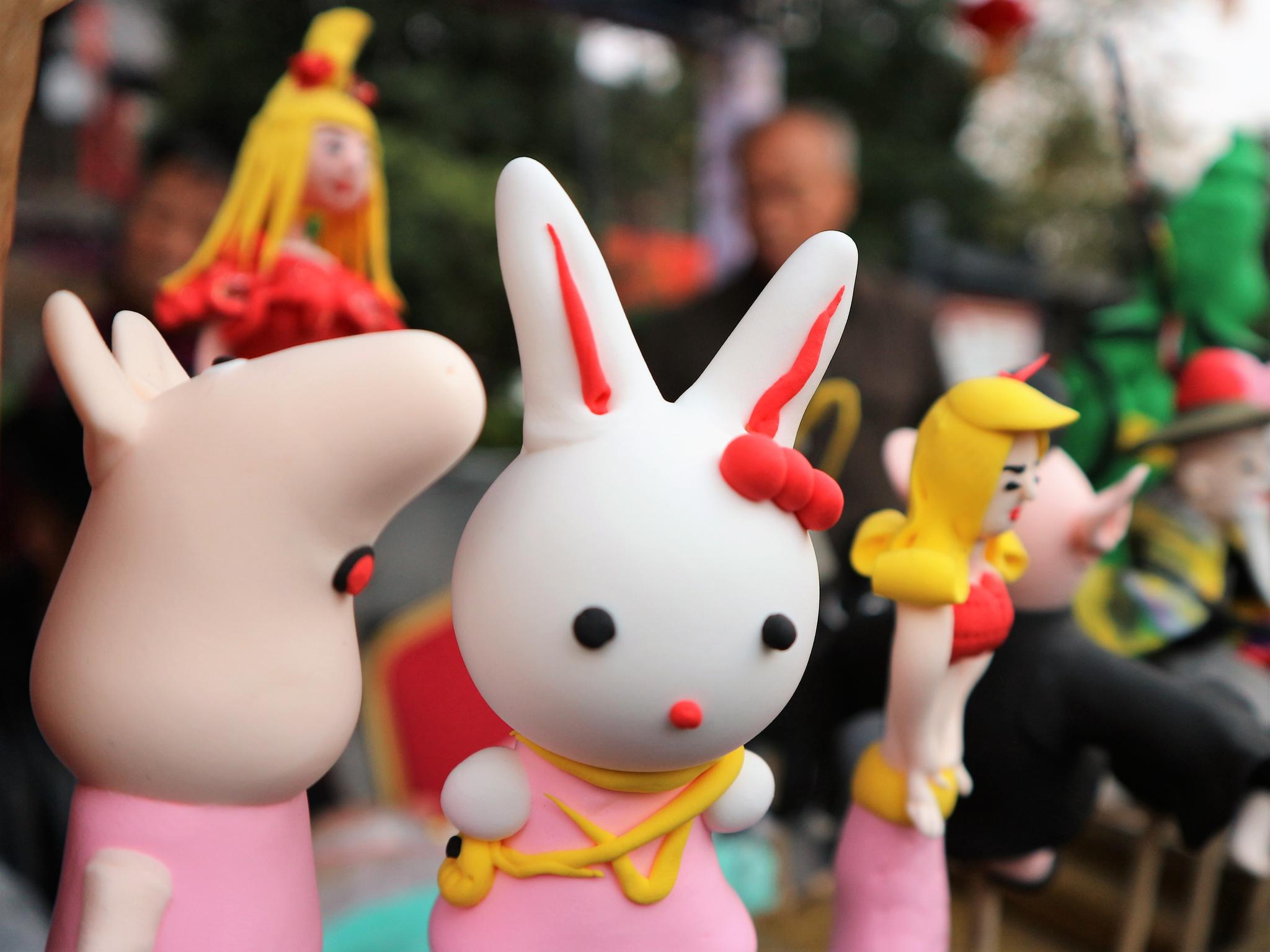 农村老人进城捏面人40年,每天挣钱100元,有一件事让他很担心!