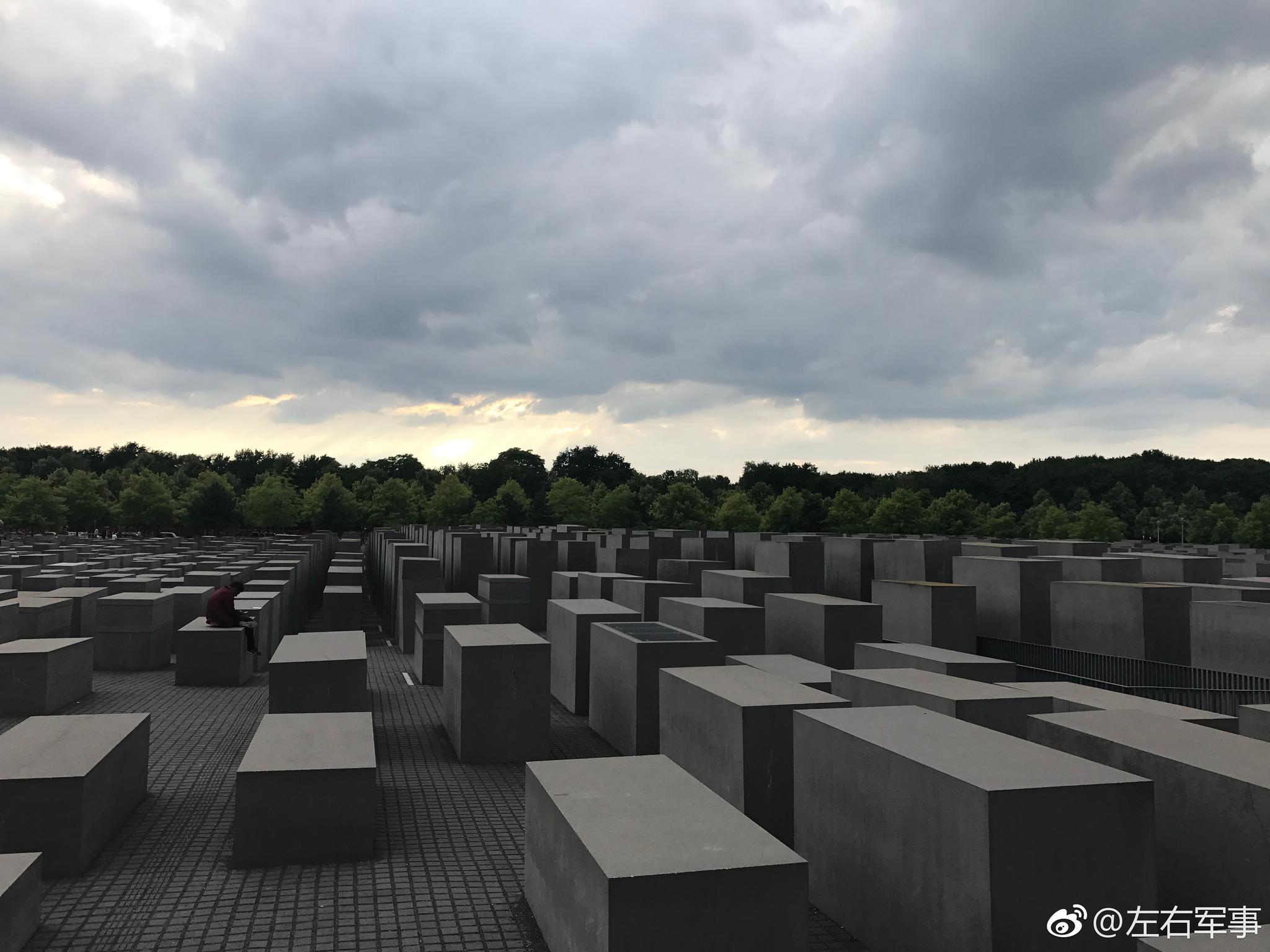 欧洲被害犹太人纪念碑,亦称为浩劫纪念碑。它位于柏林