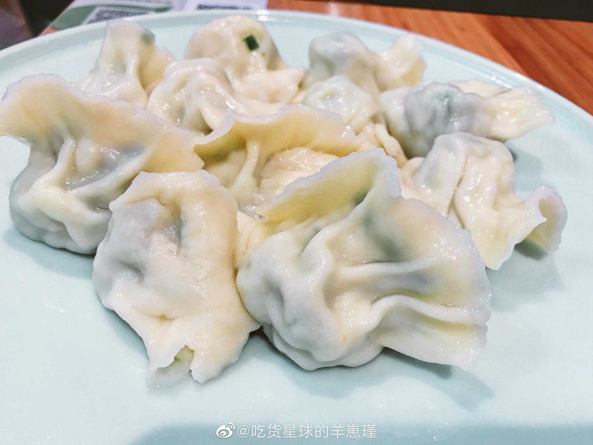 一家主打牛肉饺子的店铺.位于亮马桥地铁站附近