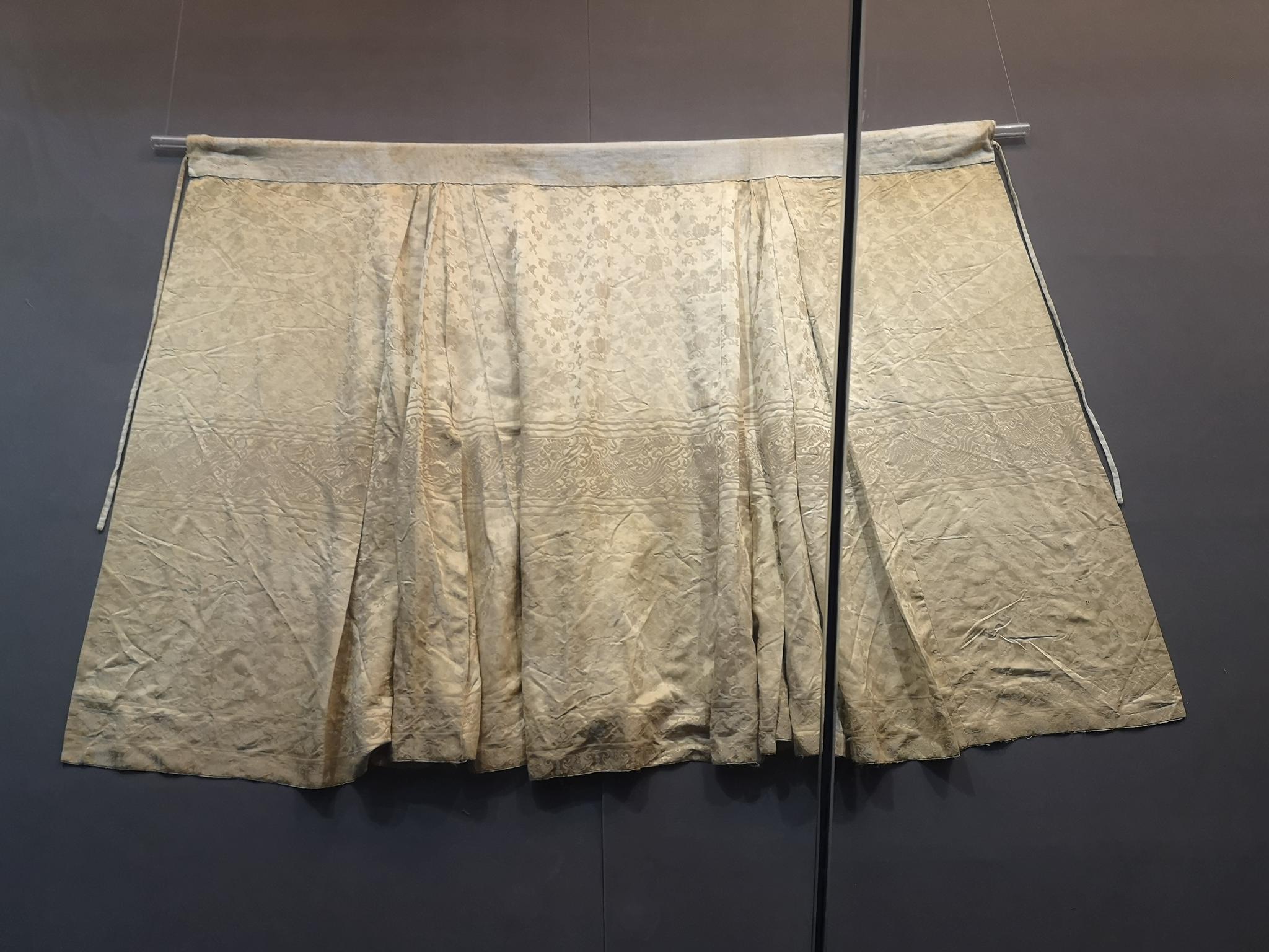 江苏泰州博物馆的明代服饰展,泰州的明墓出土了200多件完整的服饰