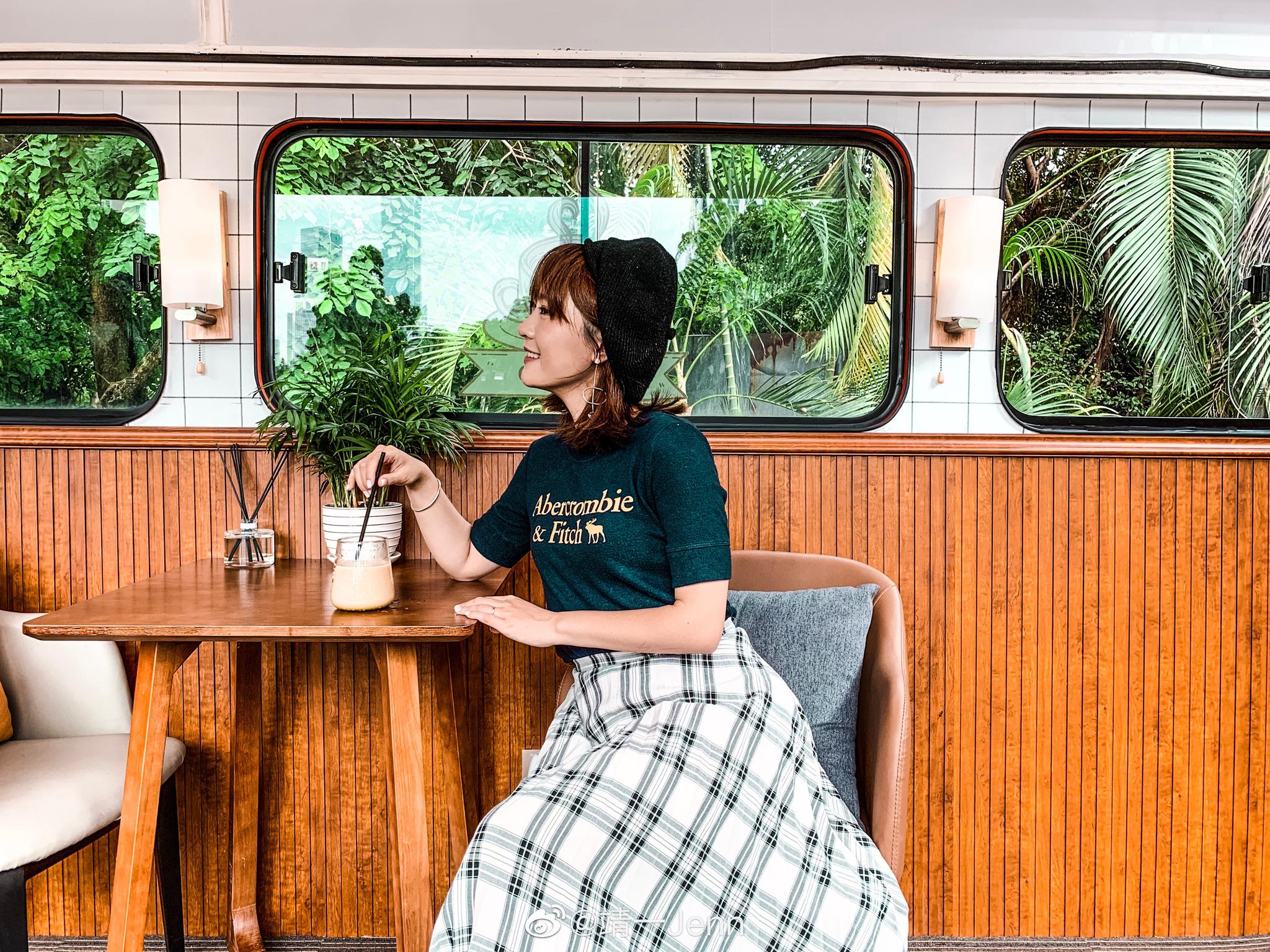 今天打卡了一家网红咖啡店,巴士咖啡!超级好拍