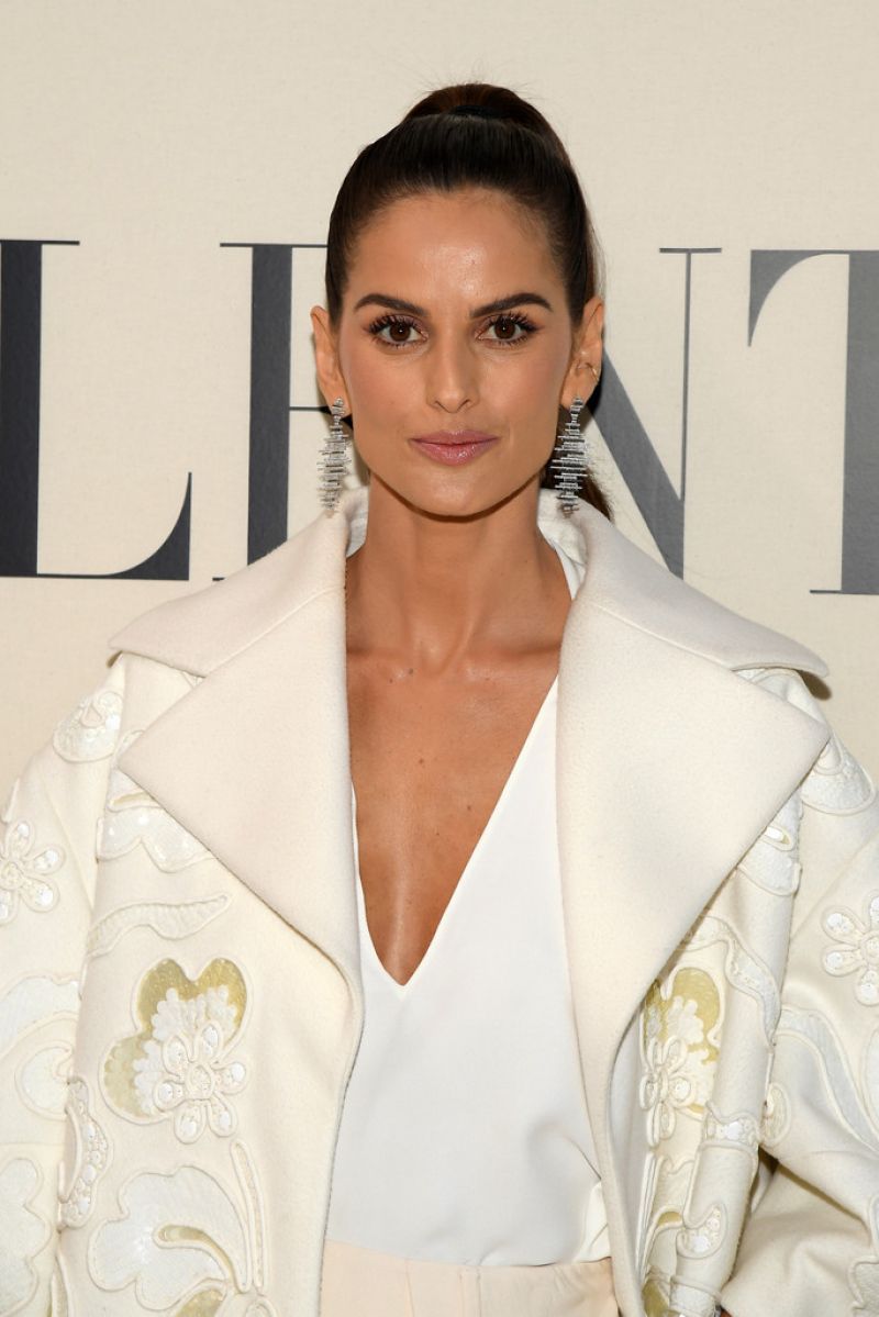 伊莎贝尔·歌勒(izabel goulart)-巴黎时装周华伦天奴(valentino)秀0