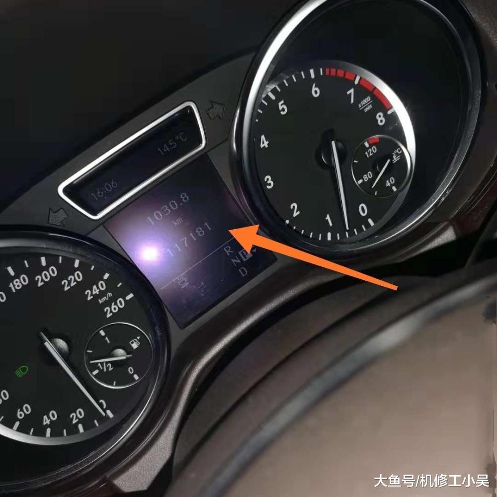 11万公里的奔驰ml350分动箱渗油, 师傅: 不修就要多花好几千块!