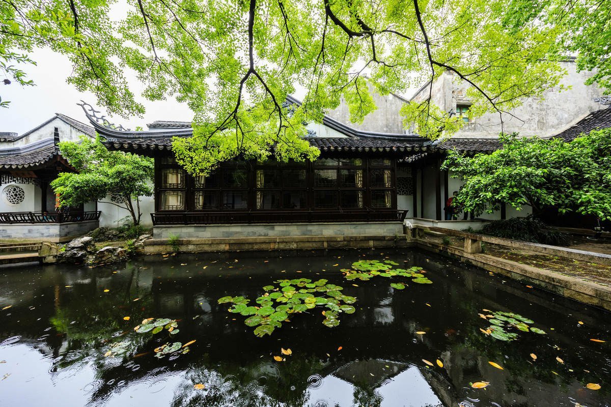 绿树阴浓夏日长楼台倒影入池塘山亭夏日唐高骈