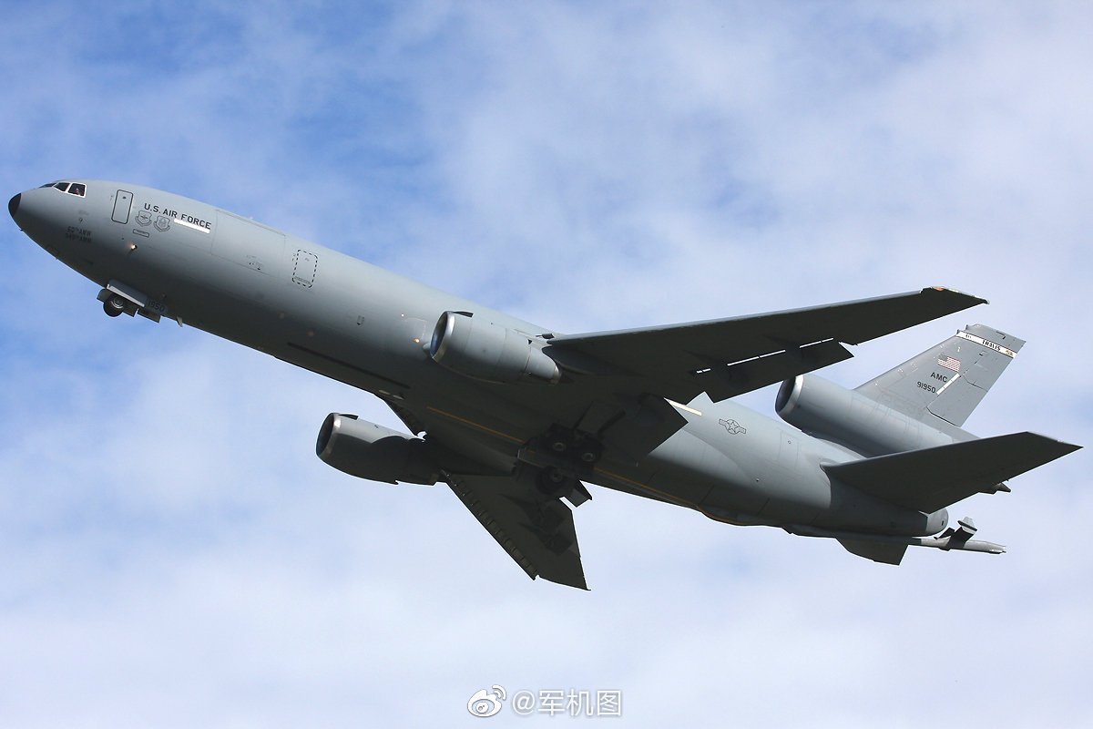 6月27日美国空军6架空中加油机先后从西班牙莫隆空军基地起飞,kc-10a