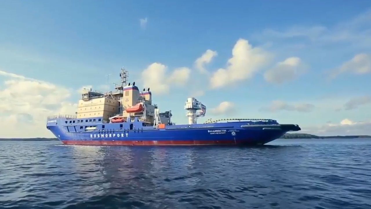 世界最大的核动力破冰船耗资11亿打造能冲破最厚冰层28米