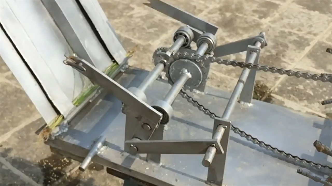 民间牛人发明"水稻"插秧机,不需要油和电,200元造一台