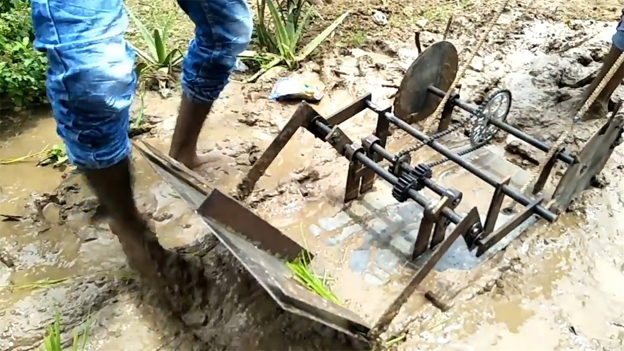 民间牛人发明"水稻"插秧机,不需要油和电,200元造一台