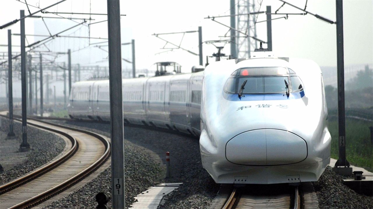 高铁司机只有一个人在行驶过程中他们是怎么上厕所的