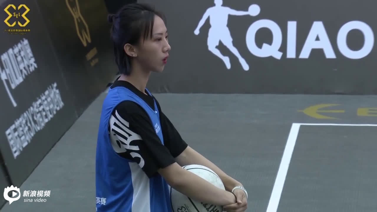 篮球一姐艾林林@艾林艾街头 现身国际精英赛