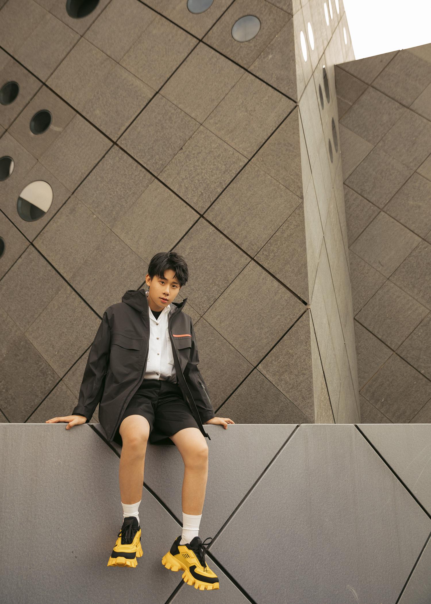 周奇2000 秋风肆意下的热情少年_高清图集_新浪网