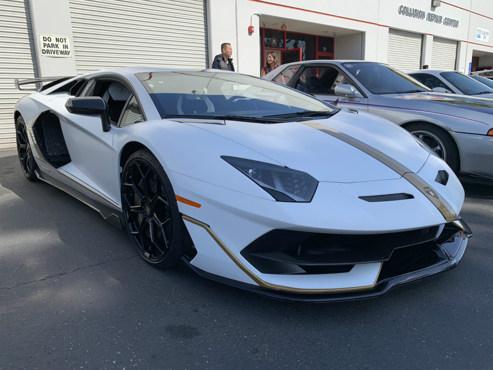 开着750万的lp770svj撒狗粮北美萝卜