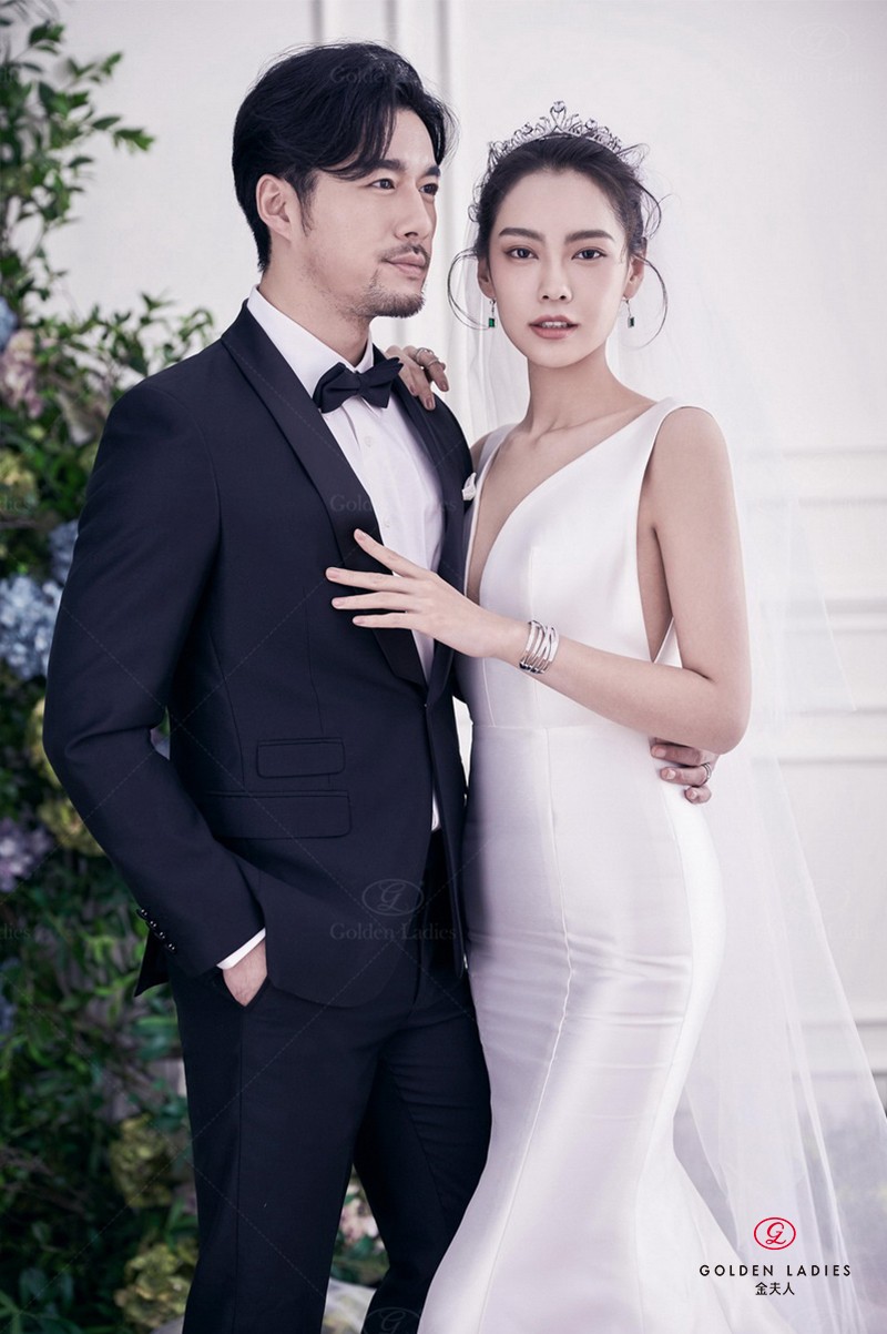 韩国"性感女神"克拉拉婚纱照曝光 四套婚纱礼服完美诠释好身材