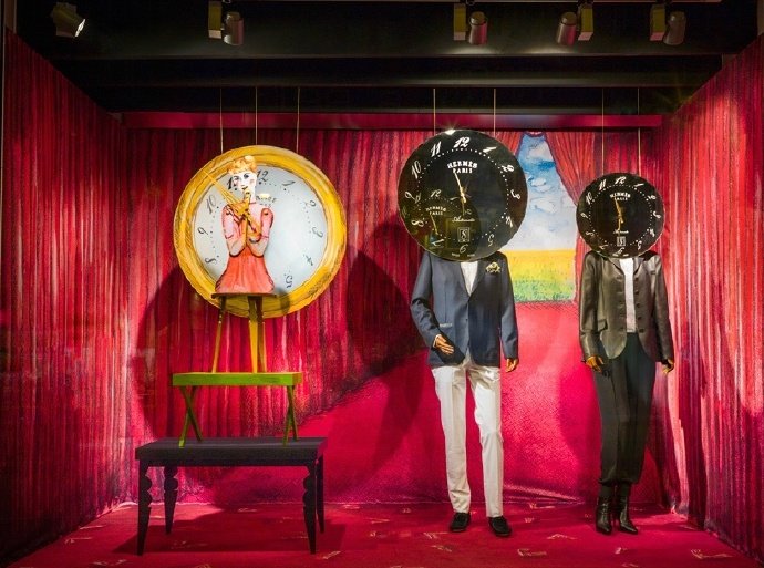 法国时装公司hermès 在阿姆斯特丹高端百货de bijenkorf 的橱窗设计