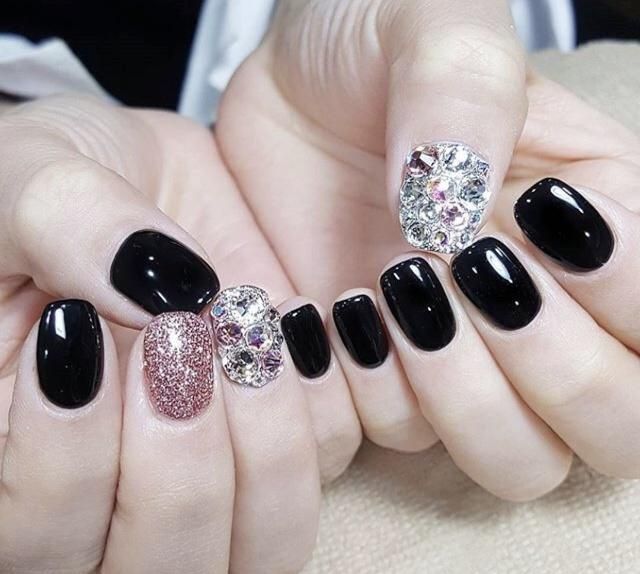 酷girl们的黑色钻石美甲太耀眼了!上哪找这么好看的美甲?