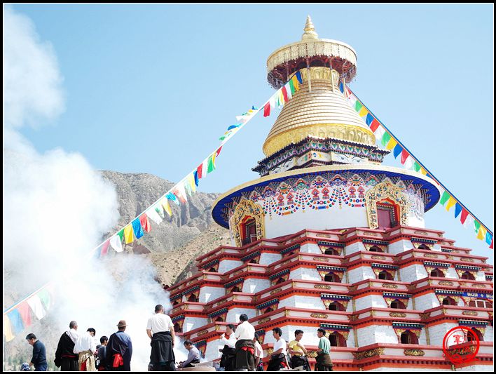 实拍青海循化"世界吉祥万佛塔",远景近景,外景内景都有