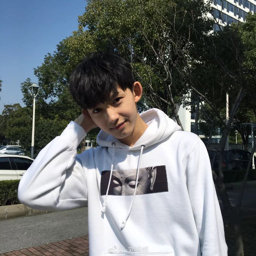 撞脸baby热巴今年中戏只有第一名能看