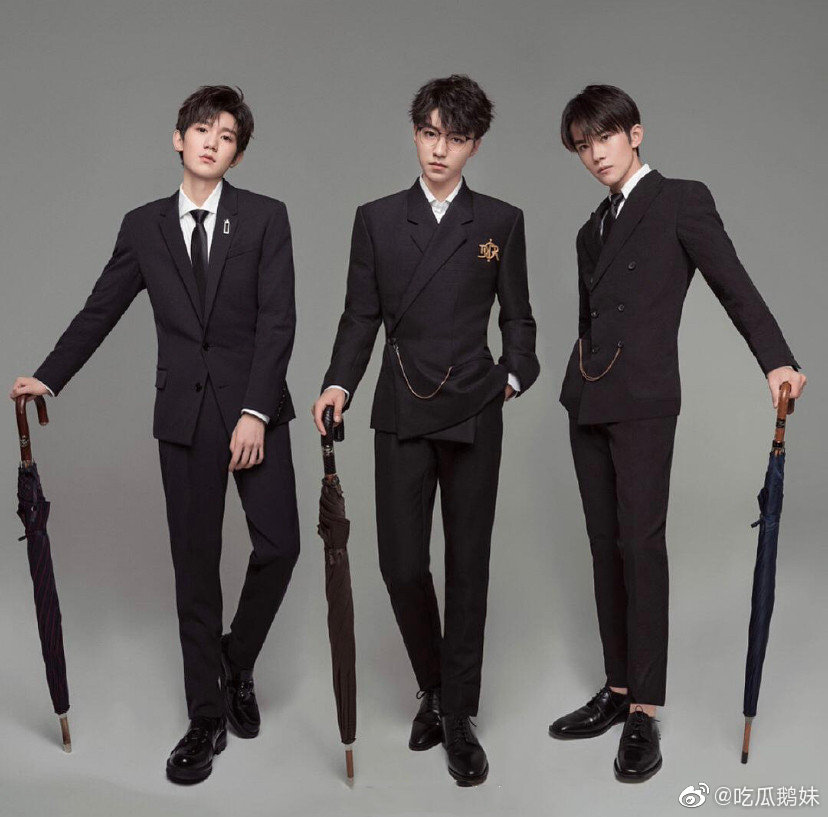 李飞除了抓tfboys歌词数后又被网友发现戴眼镜也要王俊凯王源易烊千玺