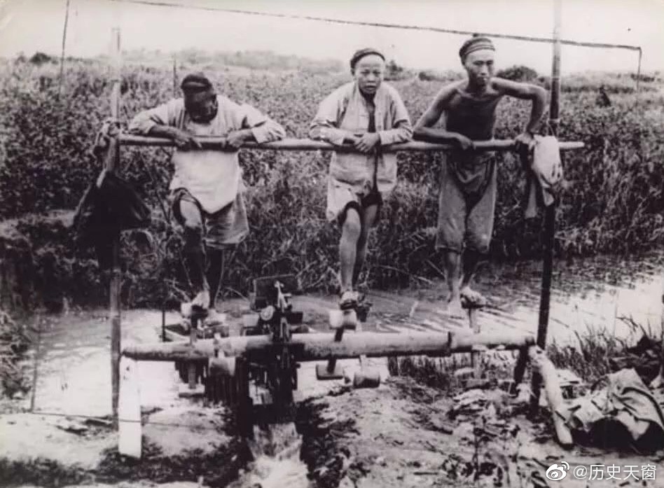 抗日战争时期,农业发展受挫。中国幅员辽阔70%的人口以土地为生|幅员|抗日战争|抗战_新浪新闻