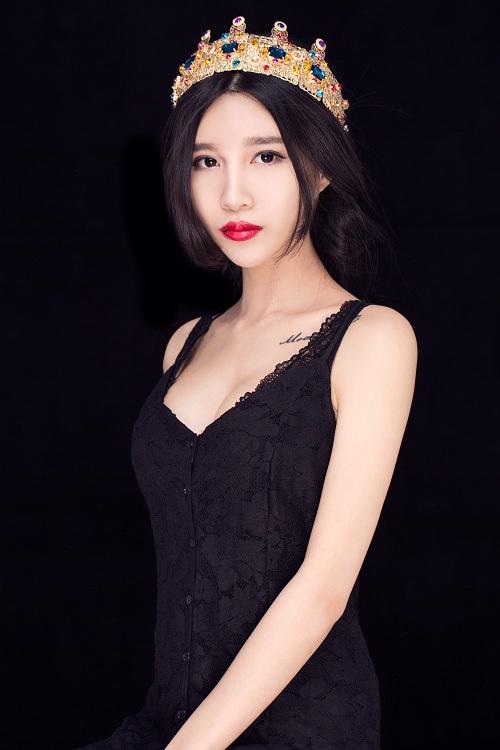 27岁年收入过亿,创立了自己的美妆品牌,这个网红不一般