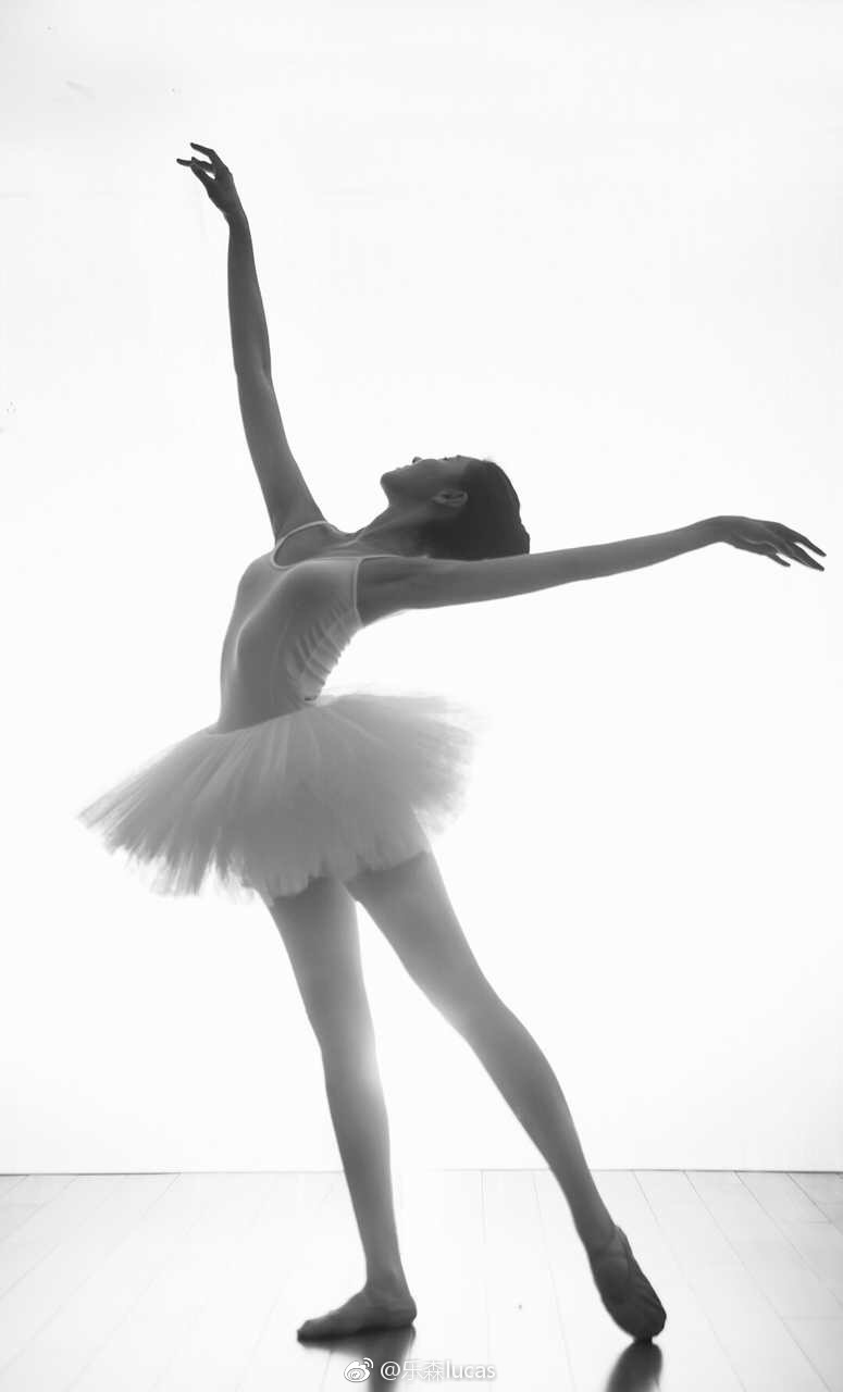 放弃不难,但坚持一定很酷,想瘦不难,但有肌肉线条一定很性感