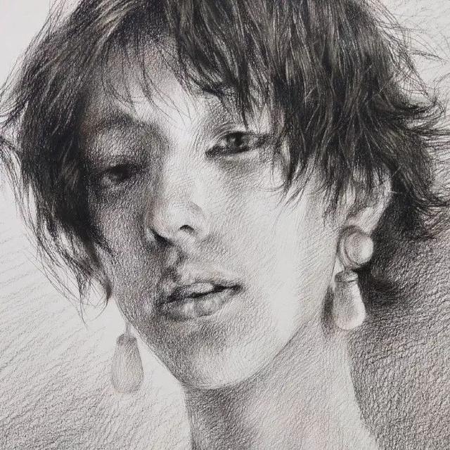 美女素描光感及质感的处理