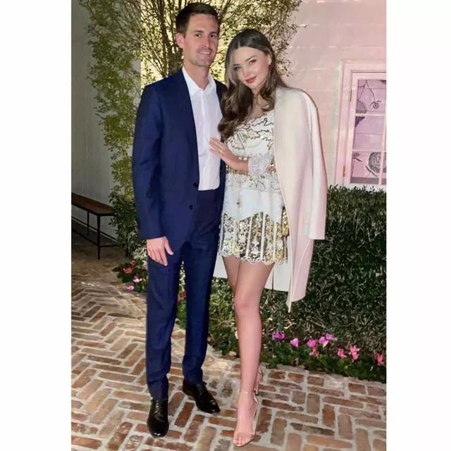 正文       在可儿的眼里,她觉得年龄是最不需要担心的事情,虽然evan