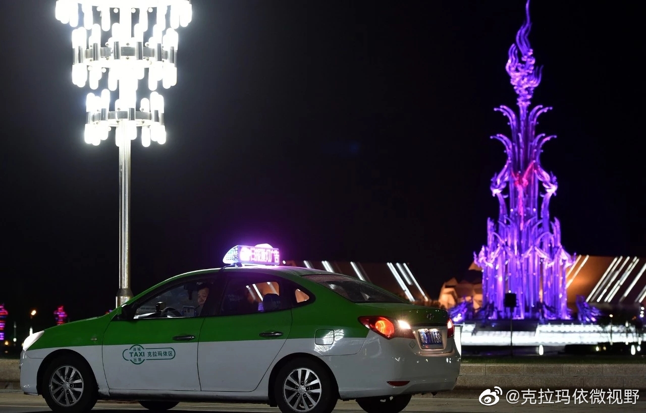 克拉玛依出租车全部换新帽新式顶灯功能如此强大