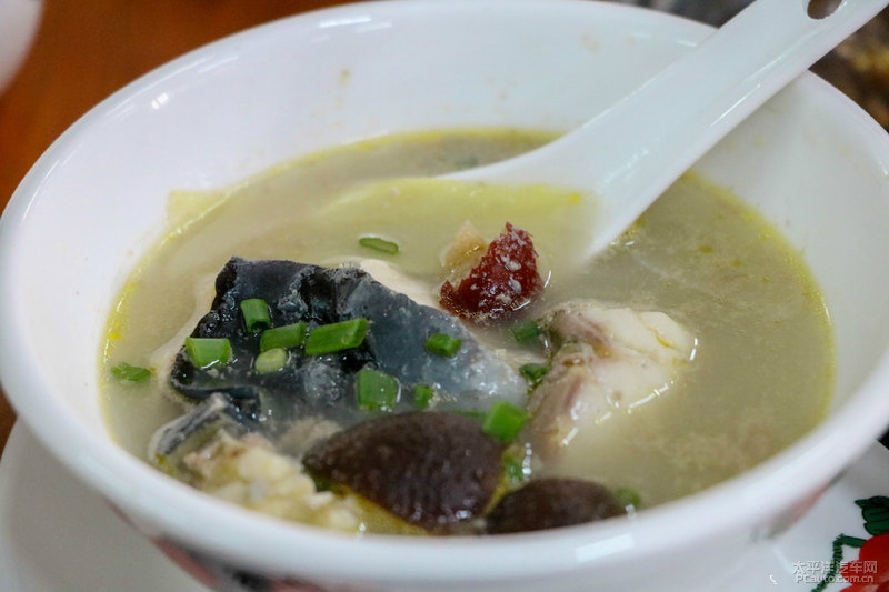 因为刺少原因,我们选择了鲟鱼.